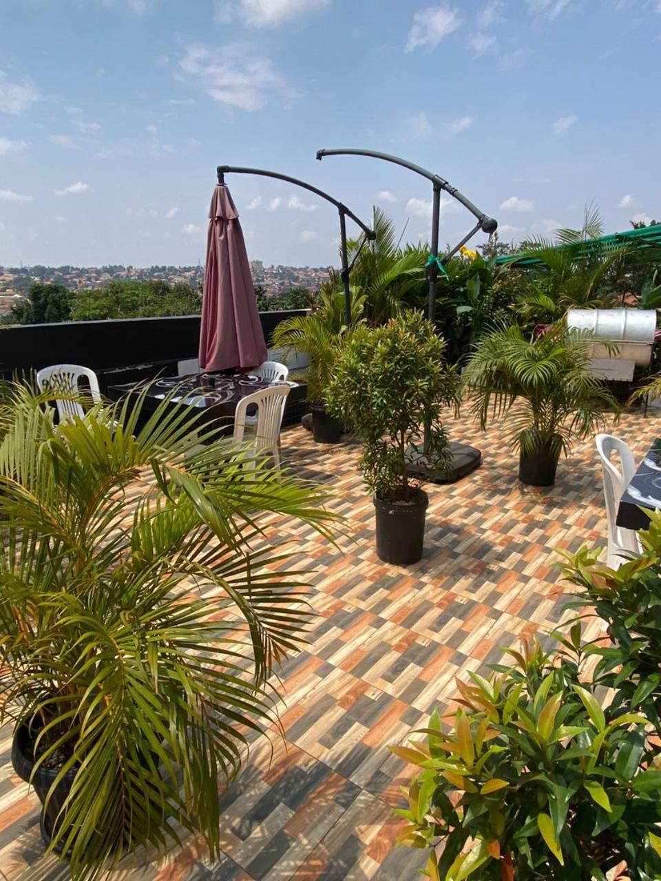 Javelin Hotel , Kampala, Uganda Tula Esterno foto