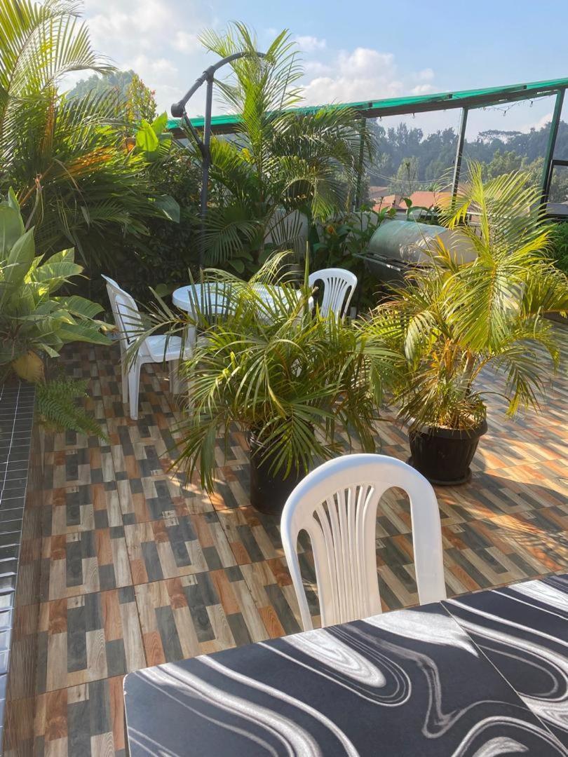 Javelin Hotel , Kampala, Uganda Tula Esterno foto